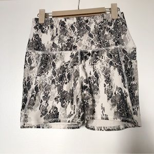 🍒3/$25 Snakeskin high waisted gym shorts
